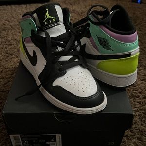 Jordan 1’s with box No soles in shoe